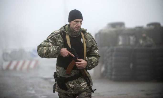 Porošenko: Rusija jača vojsku na granici, preti totalni rat