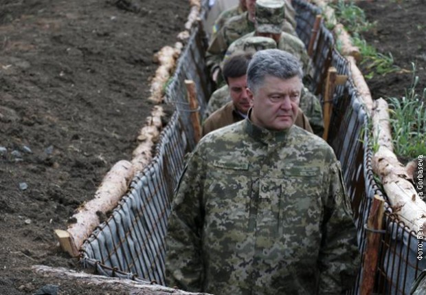 Porošenko: Sukob u Donbasu nije zamrznut, tamo se vodi pravi žestok rat