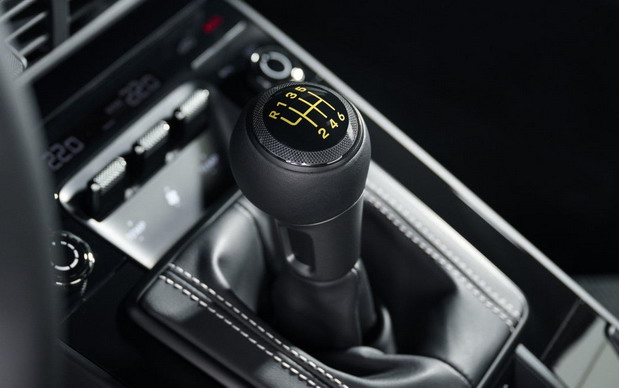 Porsche ne odustaje od ručnog menjača