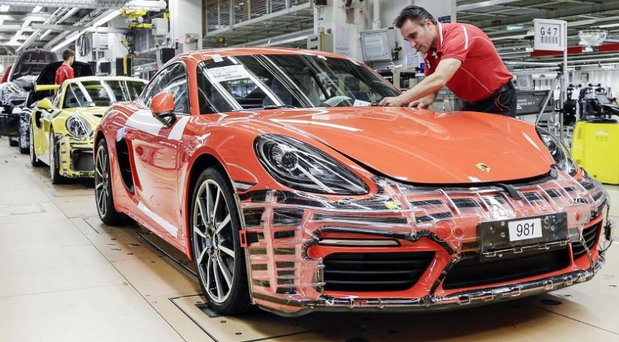 Porsche ulaže pola milijarde evra u transformaciju svoje glavne fabrike