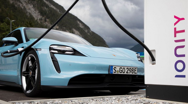 Porsche zatvara veći deo filijale za proizvodnju baterija