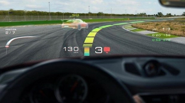 Porsche želi da nas vetrobransko staklo uči vožnji