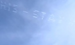 Poruka s neba: Ruski piloti dimom ispisuju poruke podrške narodu (VIDEO)