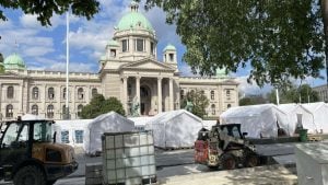 Poslanice pokušale da skinu transparent „Bolje ćaci nego naci“: Još jedan napad iz Pionirskog parka?