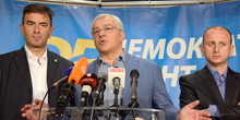 Poslanici DF prenoćili u parlamentu, odbrana Medojevića