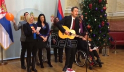 Poslanici DJB otpevali pesmu Pada Vlada (VIDEO)
