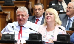 Poslanici SRS napustili sednicu Skupštine Srbije jer ne mogu da postave pitanje premijerki