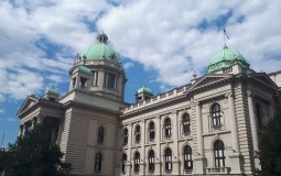 
					Poslanici i ministarka u Skupštini Srbije umesto o amandmanima o sudiji Majiću 
					
									