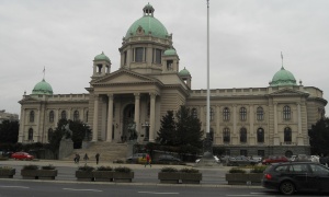 Poslanici o spomeniku Miloševiću, objektu na Kopaoniku, odgovornosti za nesreću pre tri godine...