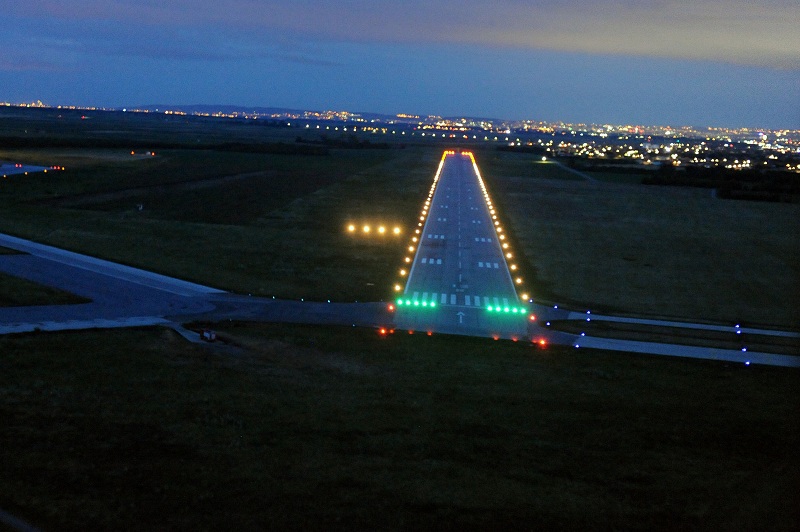 Na batajničkom aerodromu obnovljena svetlosna signalizacija