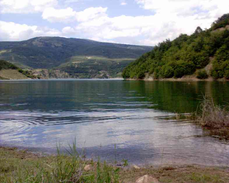 Posle klizišta izronilo prelepo jezero: Čudo u Srbiji koje i dan-danas traje (FOTO)