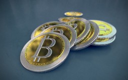 
					Posle podela u bitkoin zajednici, virtuelan valuta izgubila četvrtinu vrednosti 
					
									