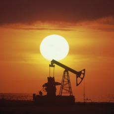 Posle tri godine SKOK: Cena nafte premašila 80 dolara za barel!