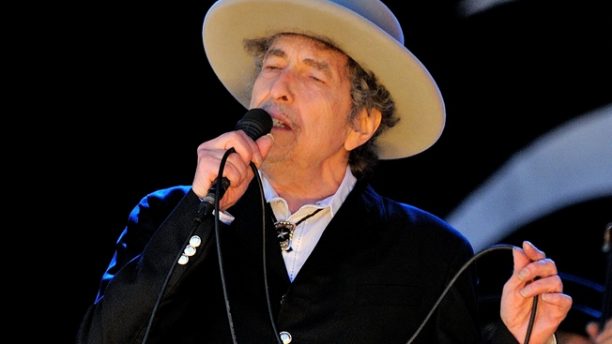Poslušajte Bob Dylanovu obradu klasika “Stardust”