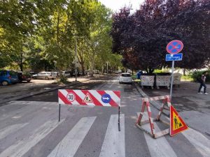 Postavljanje ležećih policajaca i saobraćajnih znakova u naselju Ženeva