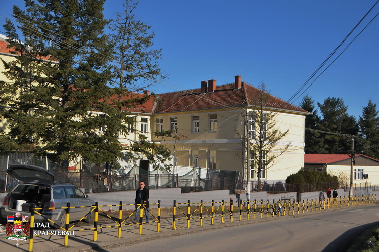 Postavljena zaštitna ograda u zoni škole “Živadinka Divac“