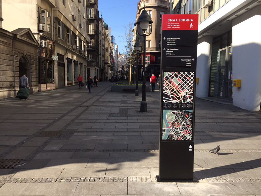 Postavljene crvene table širom Beograda: Sada će turisti uživati u razgledanju Beograda (FOTO)