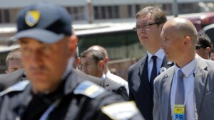 „Postoji veza između Vučića i onoga što je počinjeno 1995. u Srebrenici“: Profesori Medić i Kahrimanović za austrijski Kurijer