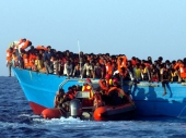 Potonuo brod, 25 migranata spašeno, stradala devojčica (9)