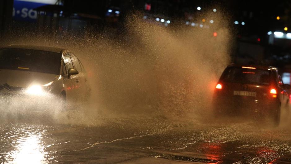 Potop u Splitu, vatrogasci izvlačili vozila iz vode