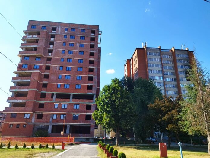 Potpisan ugovor o nastavku izgradnje Studentskog doma u Nišu koja je počela pre 17 godina – dat novi rok od 12 meseci