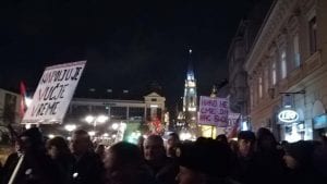 Potpisivanje „Sporazuma s narodom“ 22. februara na protestu u Novom Sadu