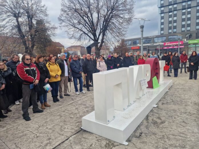 Potpisivanje peticije za vanredne izbore i u Pirotu