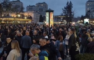 Potpisivanje peticije za vanredne izbore u Kragujevcu kod Krsta: Gde je tvoj glas?