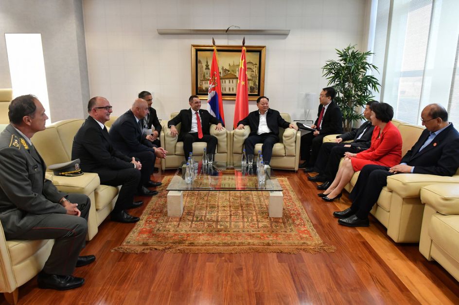 Potpredsednik Centralne vojne komisije Kine sa Vučićem i Vulinom
