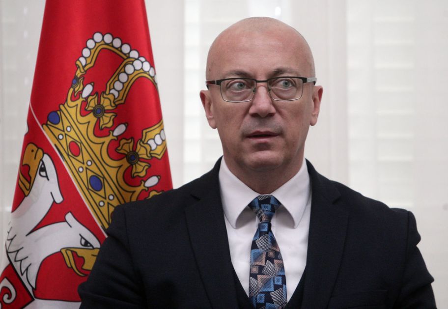Potpredsednik vlade Rakić uklonio zastavu tzv.Kosova iz kancelarije