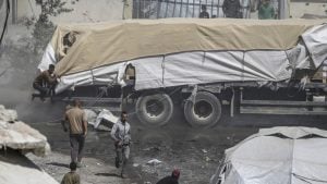„Potpuni ratni zločin Izraela“: Haotične scene tokom raspodele pomoći gladnim Palestincima