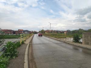 Povećan broj prekršajnih prijava vozačima koji ne poštuju signalizaciju na mostu u Medoševcu