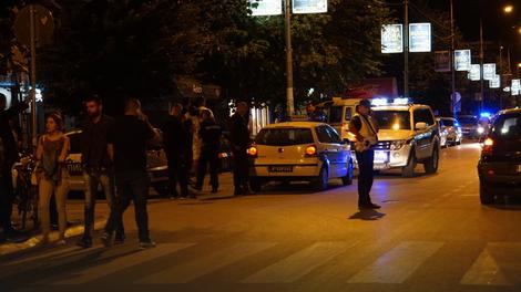 Povređeni policajac van životne opasnosti, posetio ga Rebić