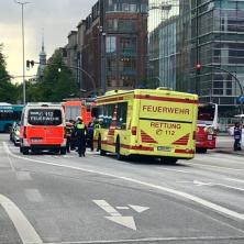 Povređeno 12 osoba, neki su u životnoj opasnosti: Žena nasumično ubadala nožem ljude na železničkoj stanici u Nemačkoj - isplivali detalji napada