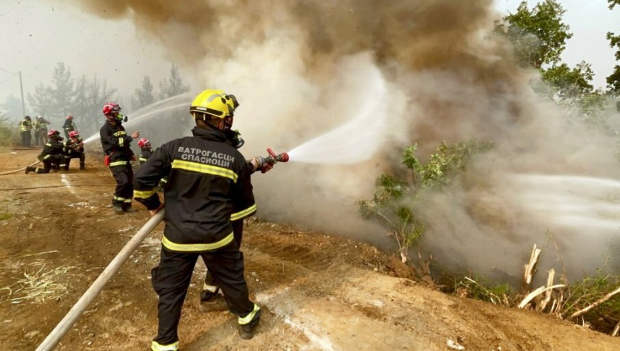 Požar na Žvinjama pod kontrolom; Srbija ponudila pomoć