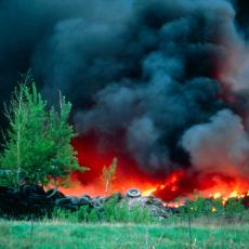 Požar kod Prijepolja: Gori deponija smeća, veliki broj vatrogasaca se bori sa vatrenom stihijom