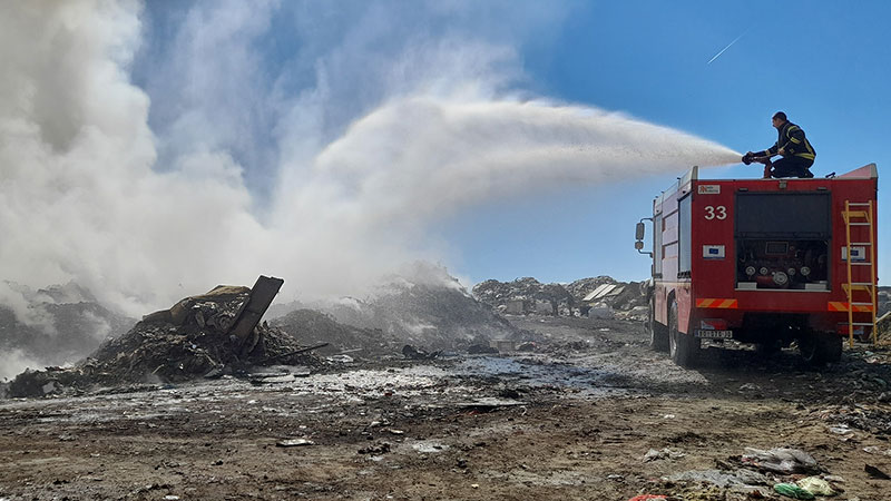 Požar koji je jutros izbio na gradskoj deponiji u Boru stavljen pod kontrolu