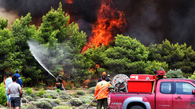 Požar na Eviji, dva sela i manastir evakuisani iz predostrožnosti