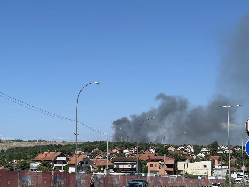 Požar na gradskoj deponiji u Boru