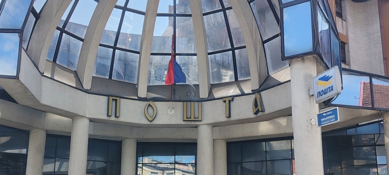 Požar na zgradi pošte u centru Vranja naneo štetu stanaru u susednoj zgradi