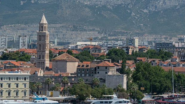 Požar u Splitu, čulo se nekoliko detonacija