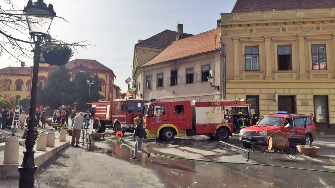Požar u centru Sremskih Karlovaca, lakše povređena žena