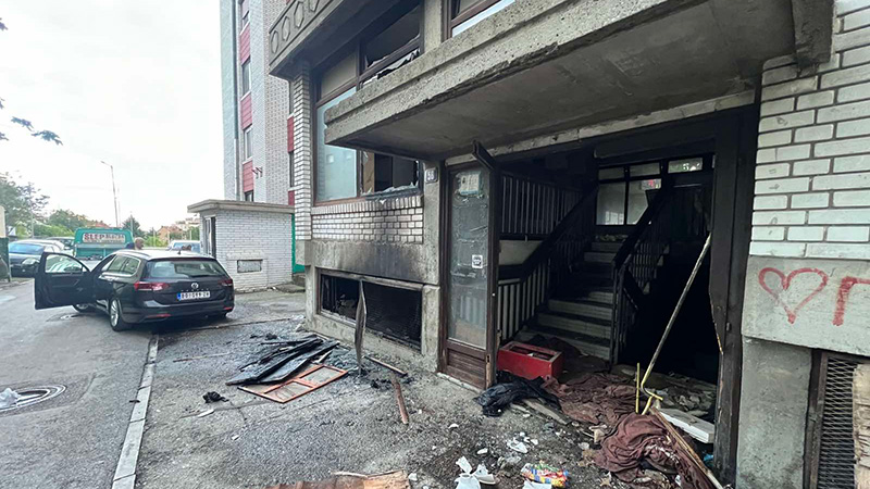 Požar u napuštenim prostorijama bivšeg „Šah kluba“ u Boru, izgoreo automobil parkiran ispred lokala
