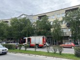 Požar u stambenoj zgradi u Čačku – vatrogasci stigli na lice mesta FOTO