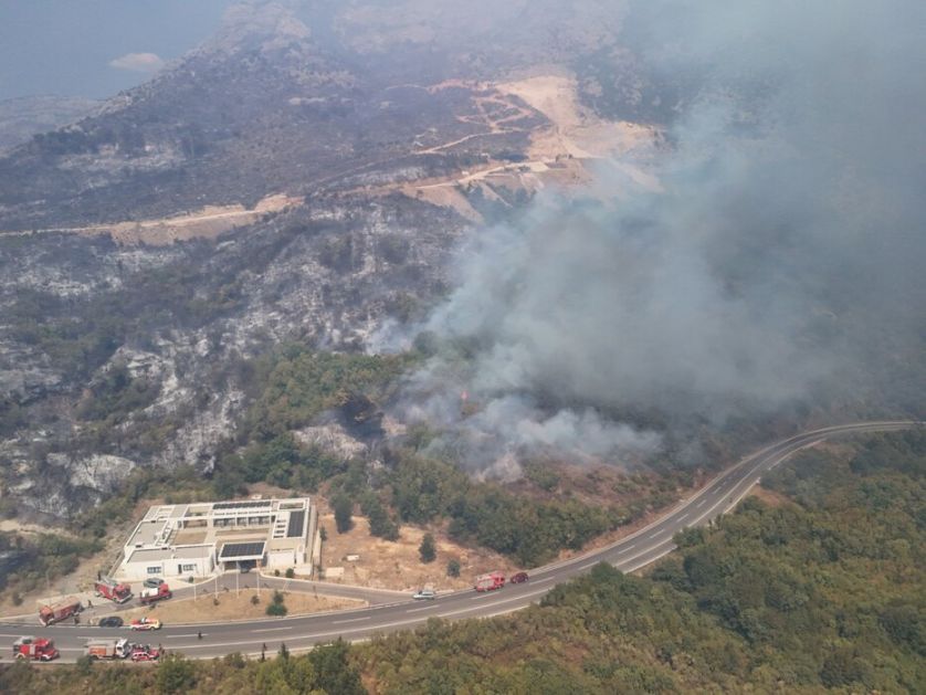 Požari aktivni u Budvi i Nikšiću, vatra se gasi iz vazduha