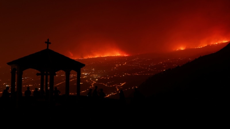 Požari na Tenerifima ne jenjavaju, evakuisano više od 12 hiljada ljudi