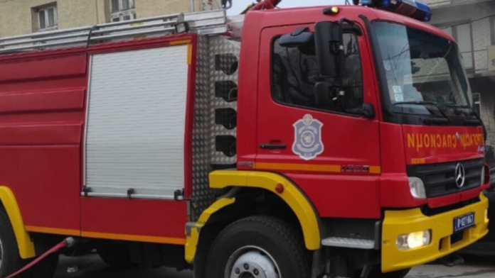 Požari u Glogovici i Bradarcu kod Aleksinca – vatra se proširila na domaćinstva, vatrogasci na terenu
