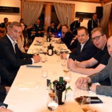 Pozdravio sam Janoša Baloga i poslao najsrdačnije pozdrave Viktoru Orbanu Predsednik Vučić u društvu direktora mađarske policije