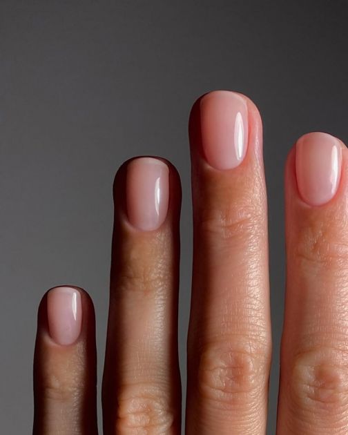 Praškasti pink nude nokti su najelegantniji nail art ovog leta