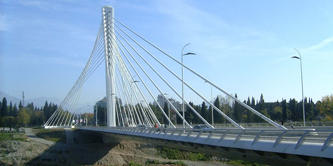 Prava Crna Gora: Vratiti ćirilične table na Moskovski most